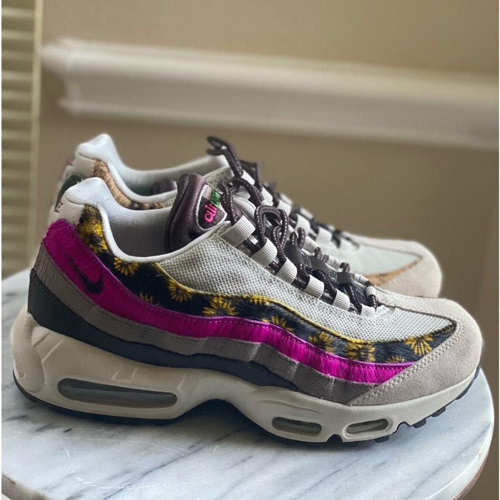 NIKE AIR MAX
